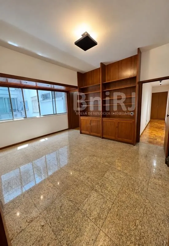 Home office in a 4-bedroom apartment, 280 m² — photo 38