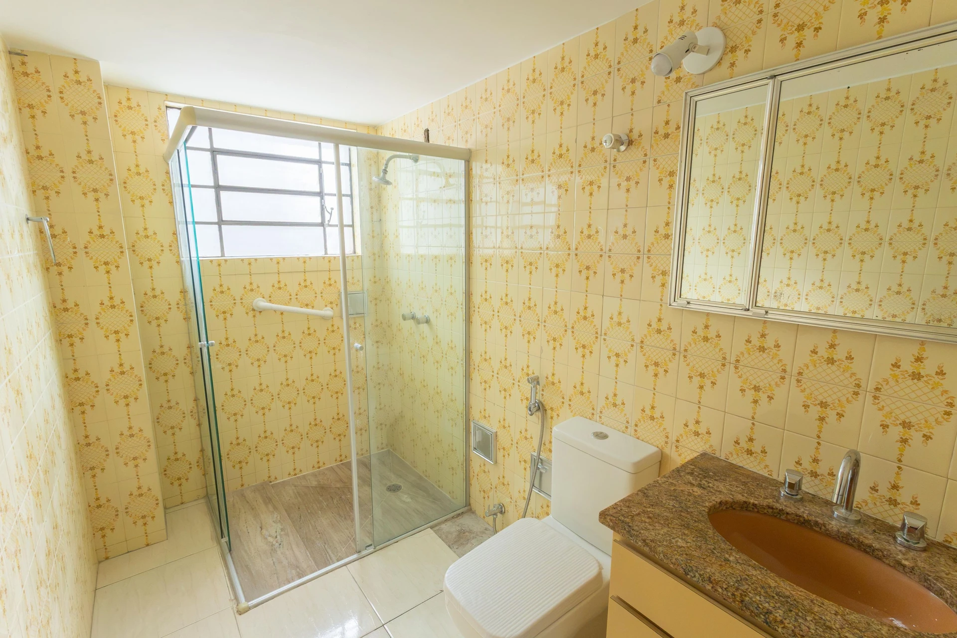Furnished apartment, 283 m², with a glass-enclosed balcony — photo 39