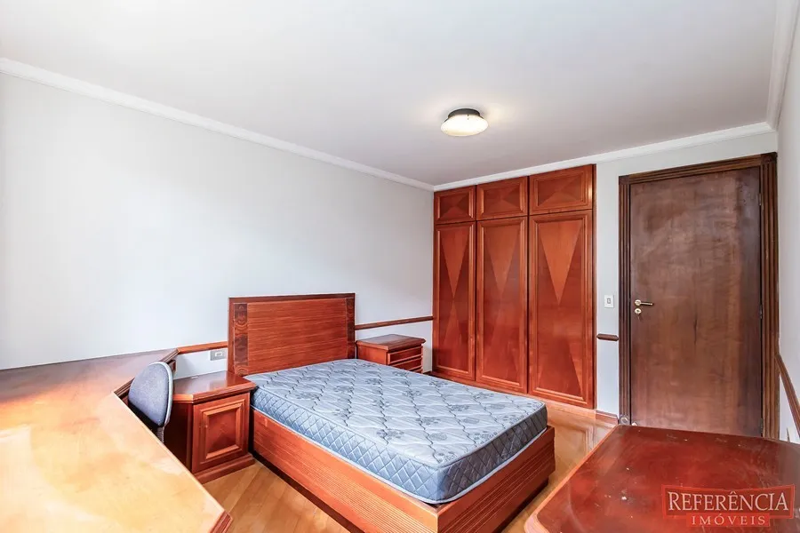 Condo house with 3 bedrooms and a closed kitchen — photo 14