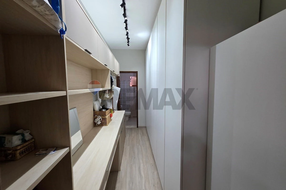 Balcony with a grill in a 3-bedroom house, 139 m² — photo 27