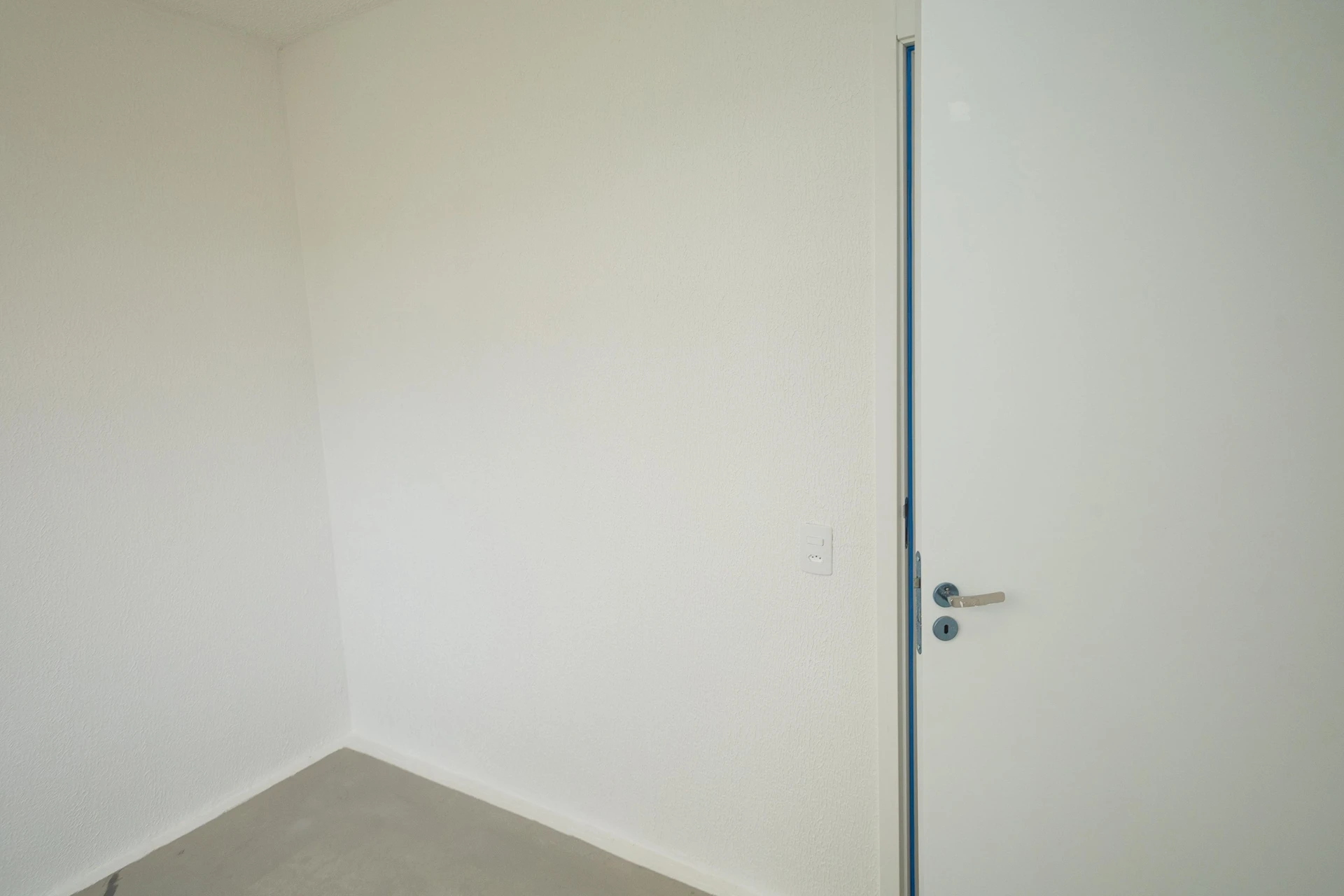 Unfurnished 2-bedroom apartment with a private garden — photo 20