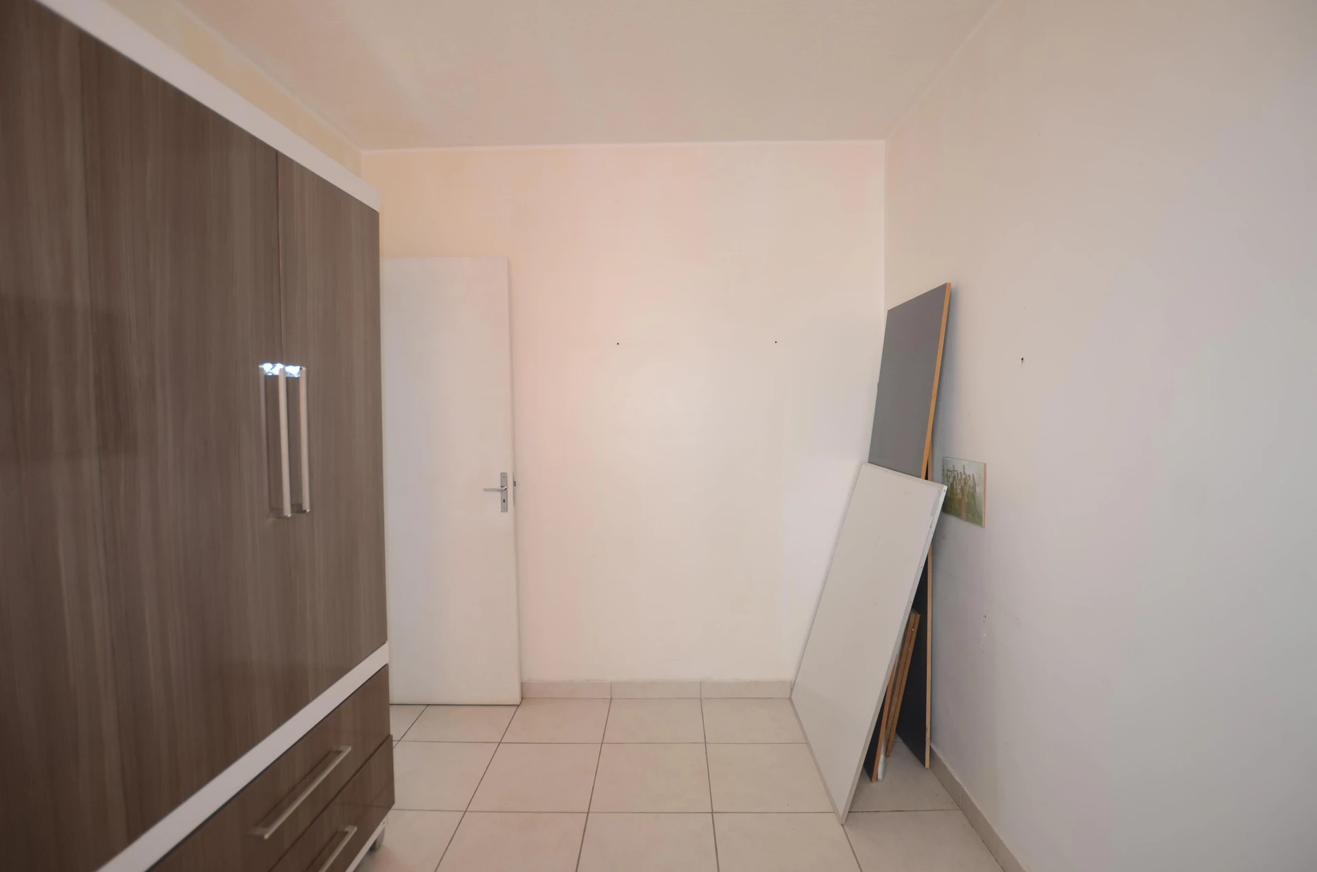 Apartamento de 2 quartos em condomínio com piscina — photo 23