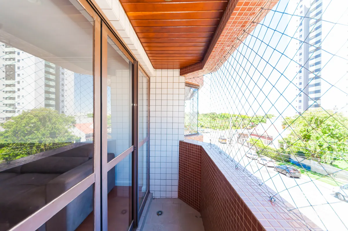 3-bedroom apartment with a balcony and 136 m² — photo 35