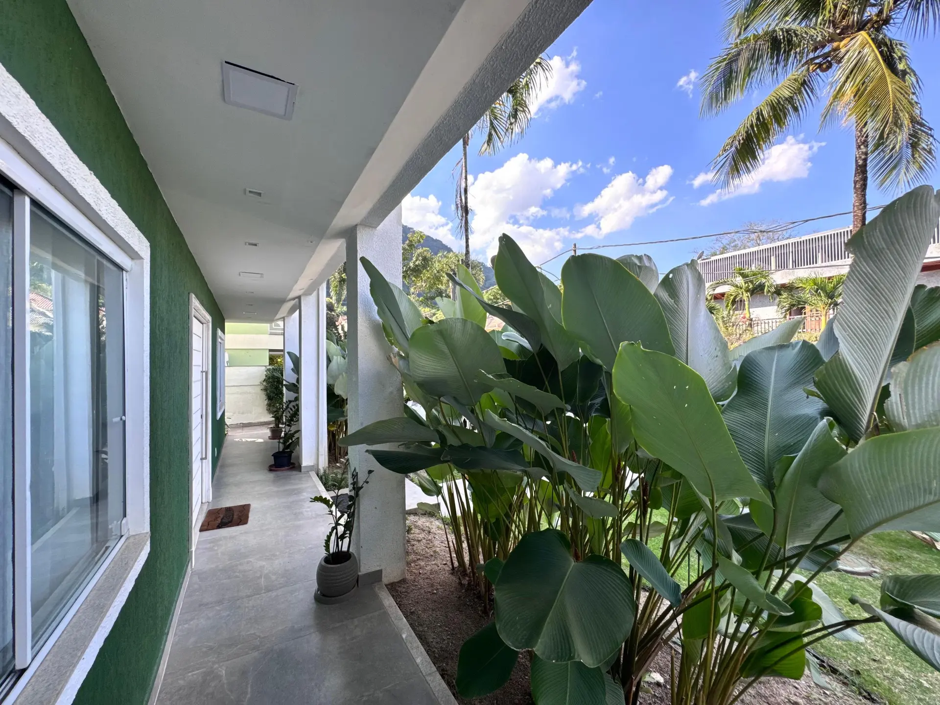 Furnished house with 4 en-suites and 6 bathrooms — photo 74