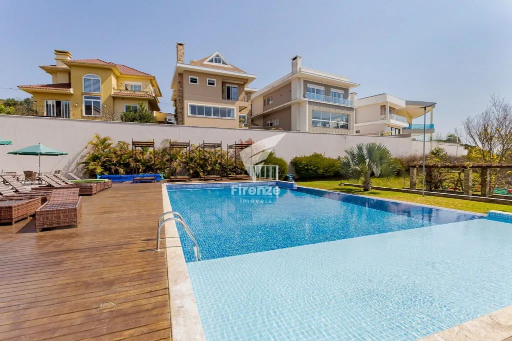 Furnished house with 4 bedrooms and 320 m² — photo 92