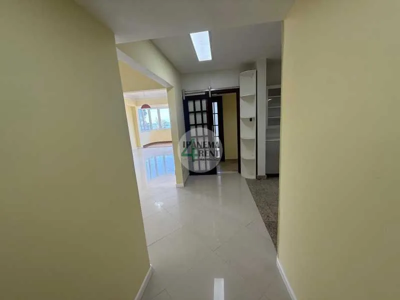 Apartment with 3 bedrooms and enclosed balcony — photo 13