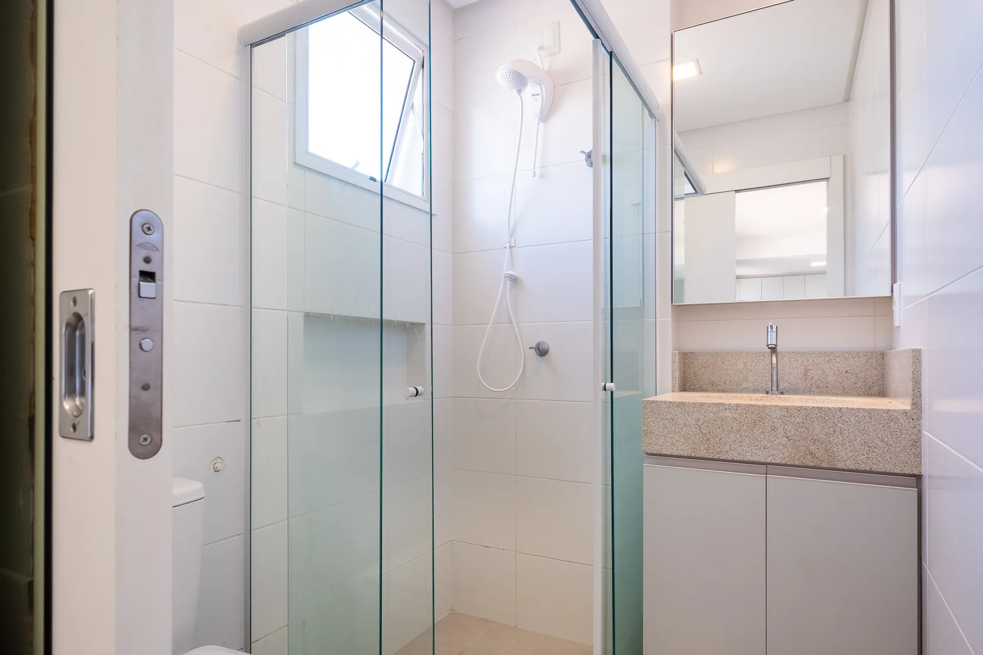 Furnished studio, 35 m², with floor-to-ceiling windows — photo 10