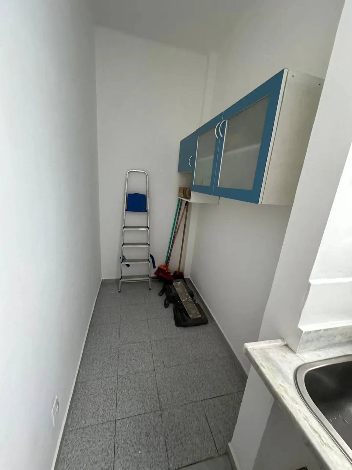 Apartment with a closed kitchen and gas stove; 2 bedrooms — photo 47