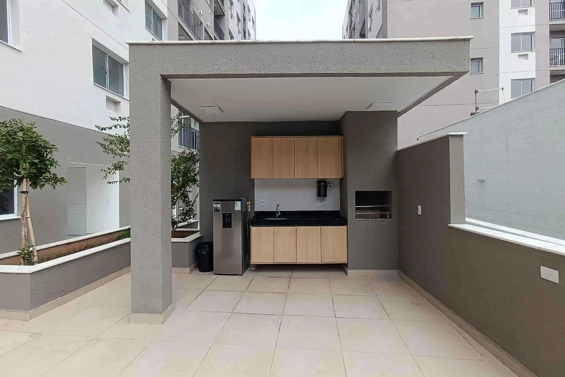 2-bedroom apartment in a building with a gym — photo 6