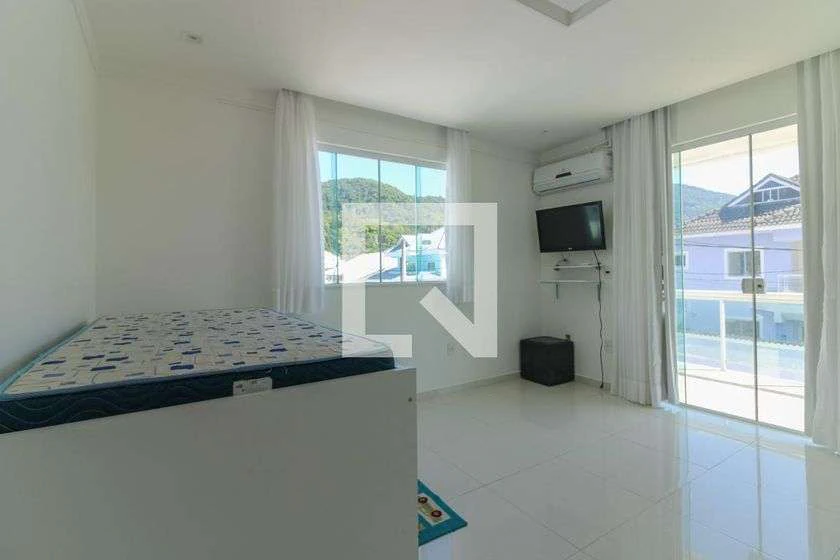 Condominium house with 5 bedrooms and 4 bathrooms — photo 19