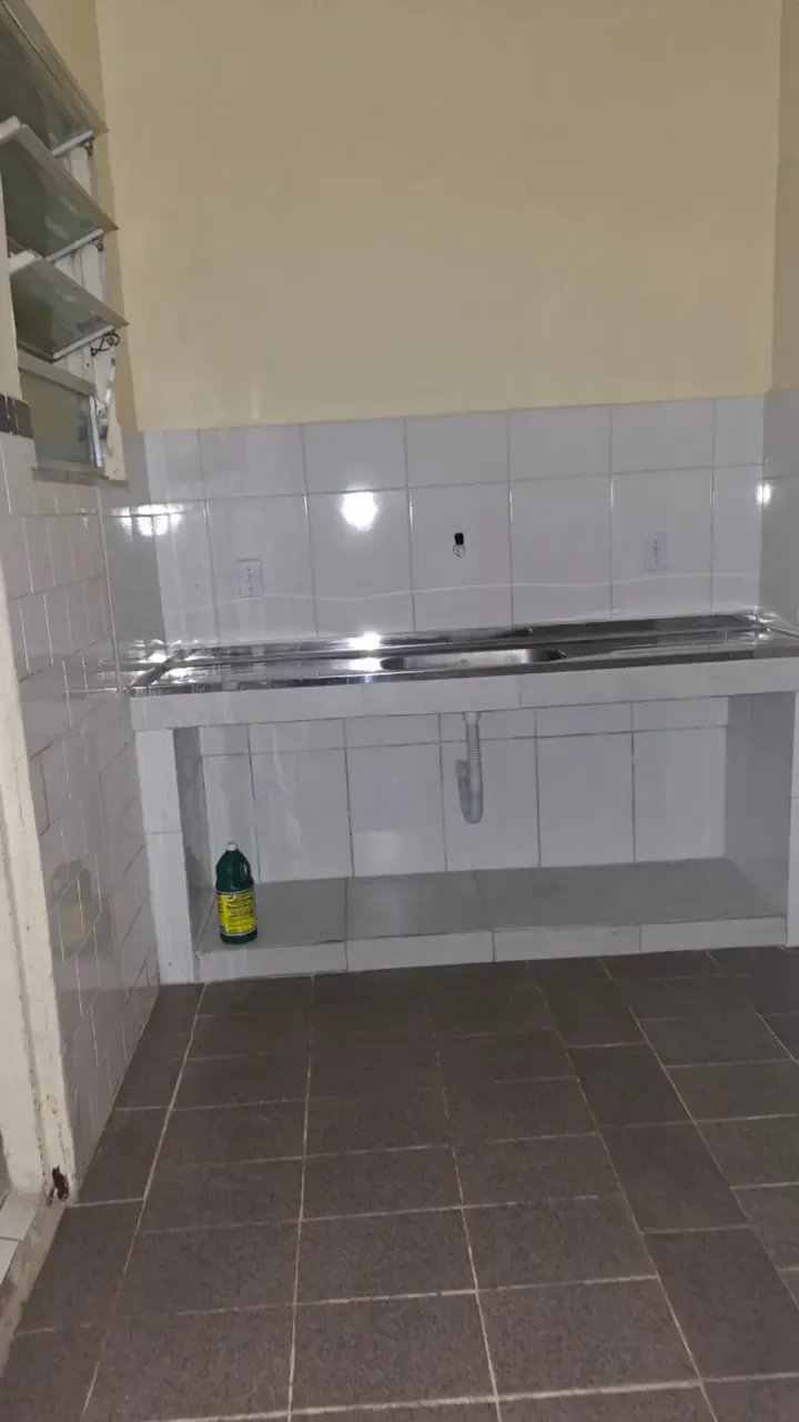 Casa com 1 quarto, 1 banheiro e pisos em cerâmica — photo 2