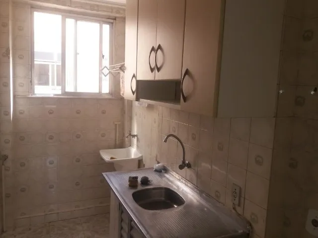 2-bedroom apartment in a building with a gym — photo 4