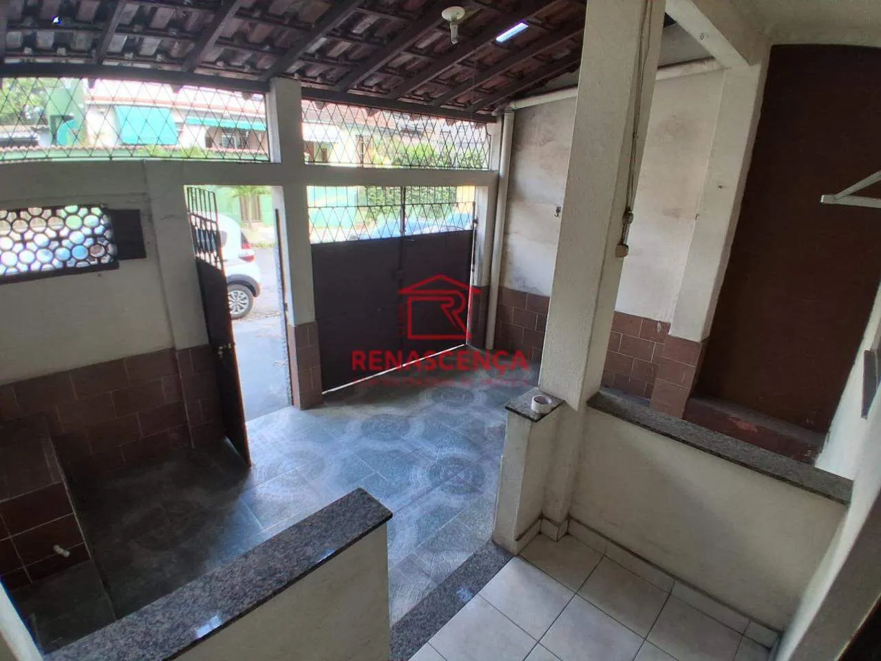 House with 5 bedrooms and 3 bathrooms, with a balcony — photo 12