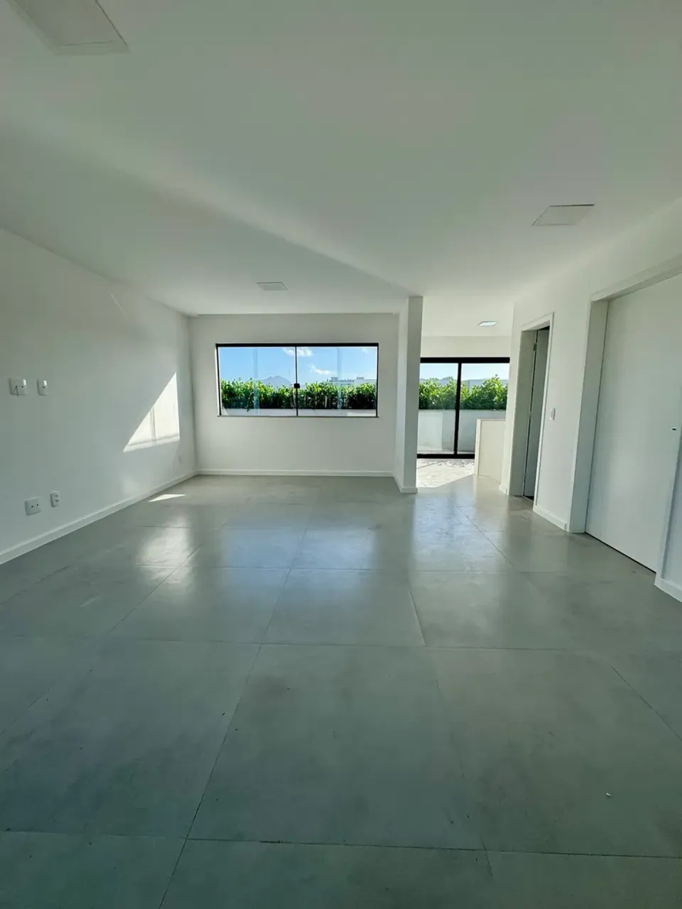 4-bedroom house with open-plan kitchen and 5 bathrooms — photo 10