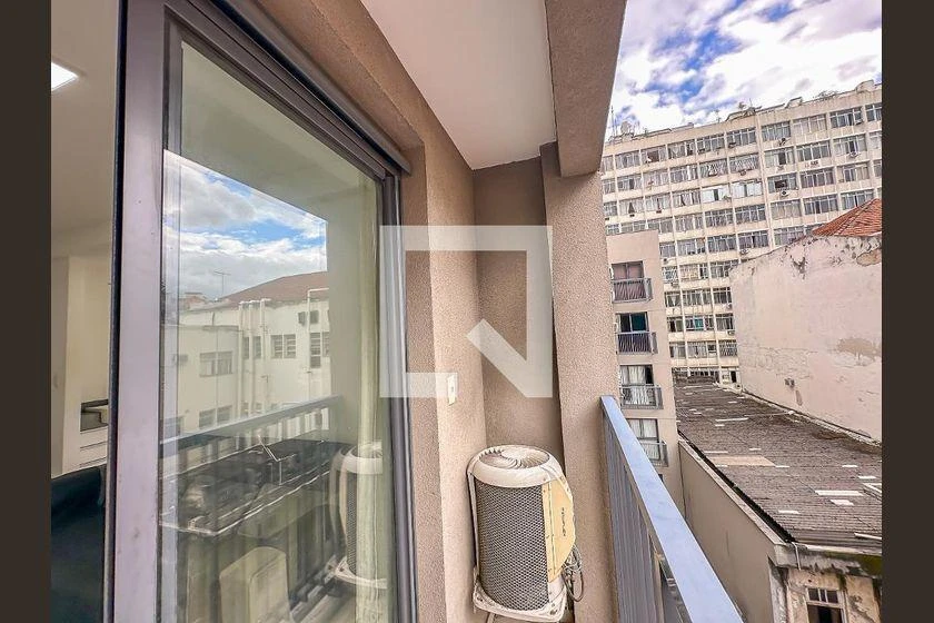 One-bedroom apartment in a building with a gym — photo 19
