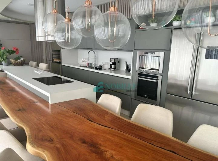 Furnished penthouse 318 m² with 4 en-suite rooms and 2 spots — photo 4