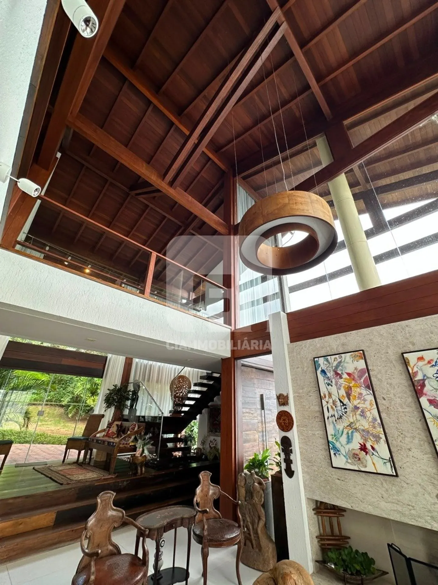 Furnished house with 6 bedrooms and 650 m² total — photo 37