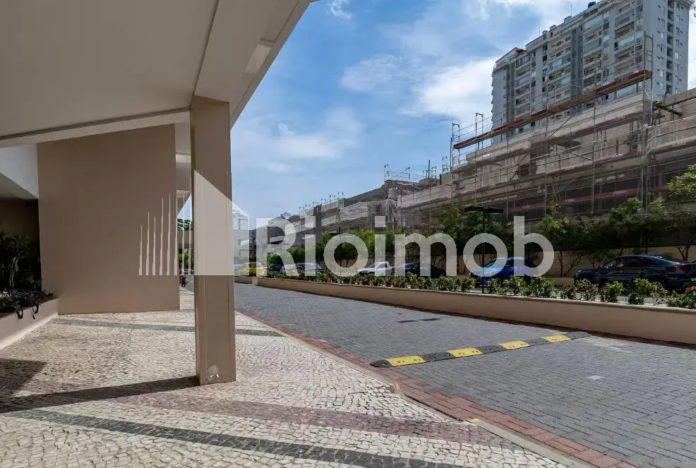 Furnished apartment with balcony and a gas stove kitchen — photo 39
