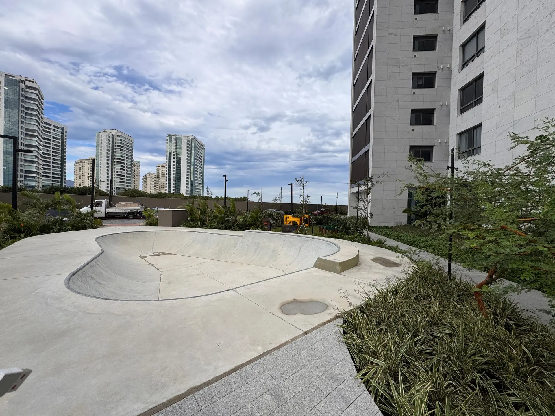 Furnished apartment with 3 en-suite bedrooms and balcony — photo 14