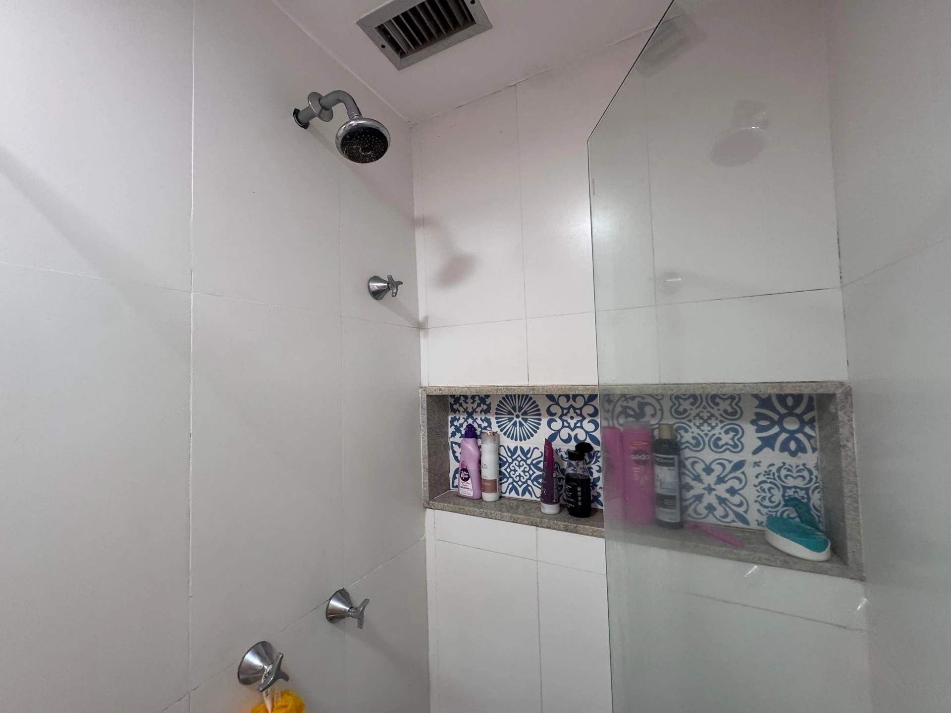4-bedroom apartment with a glass-enclosed balcony — photo 69