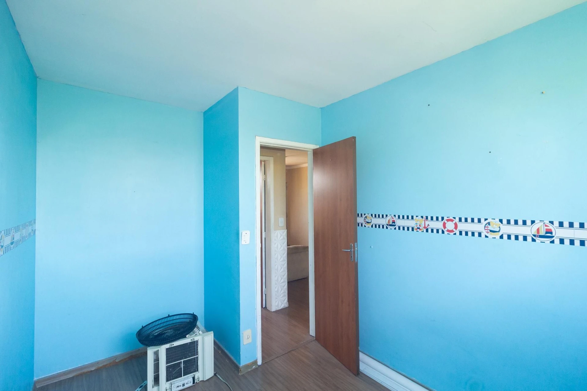 Apartment with laundry area, 2 bedrooms and closed kitchen — photo 8