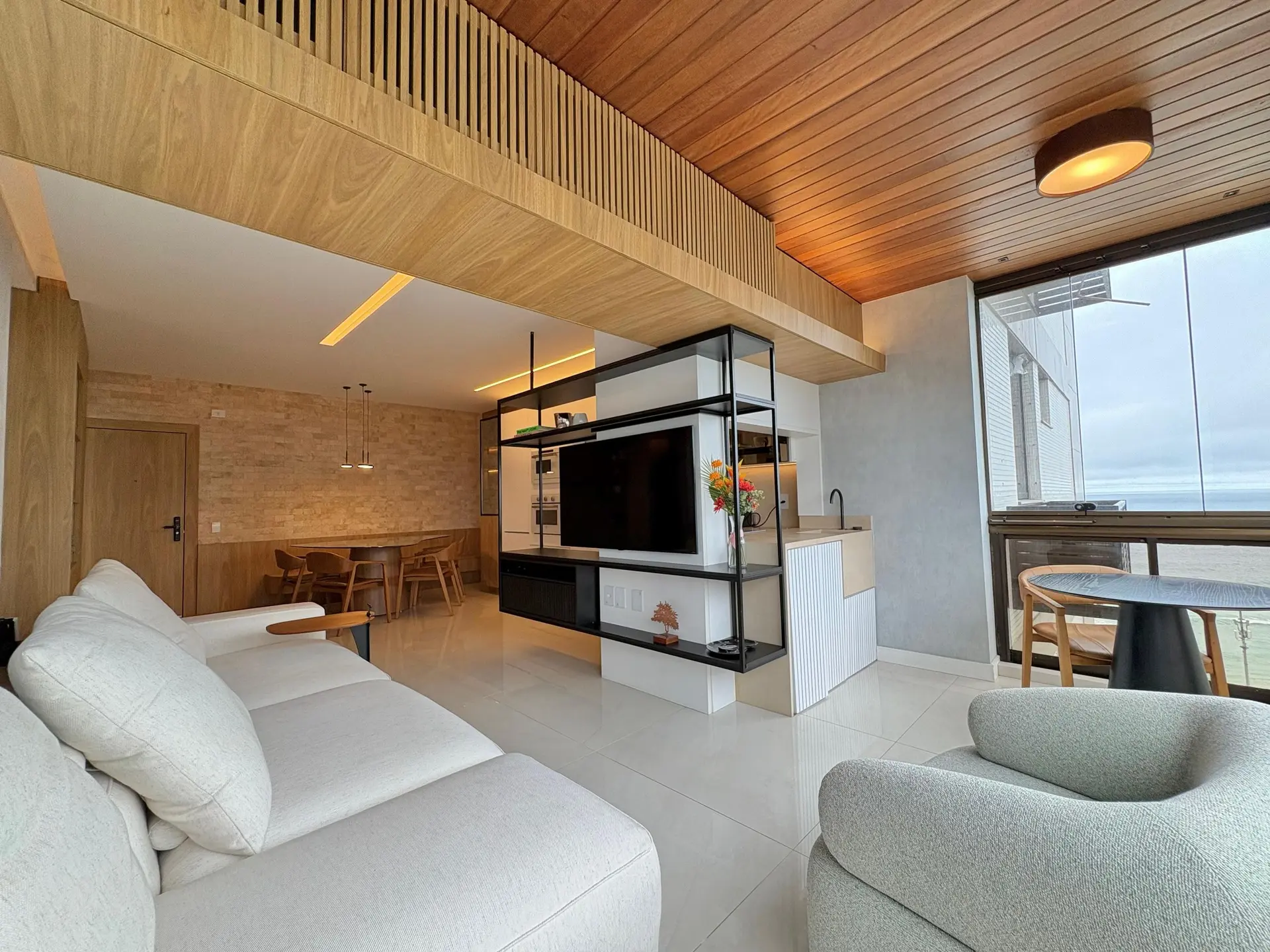 Furnished apartment, 75 m², with floor-to-ceiling windows — photo 4