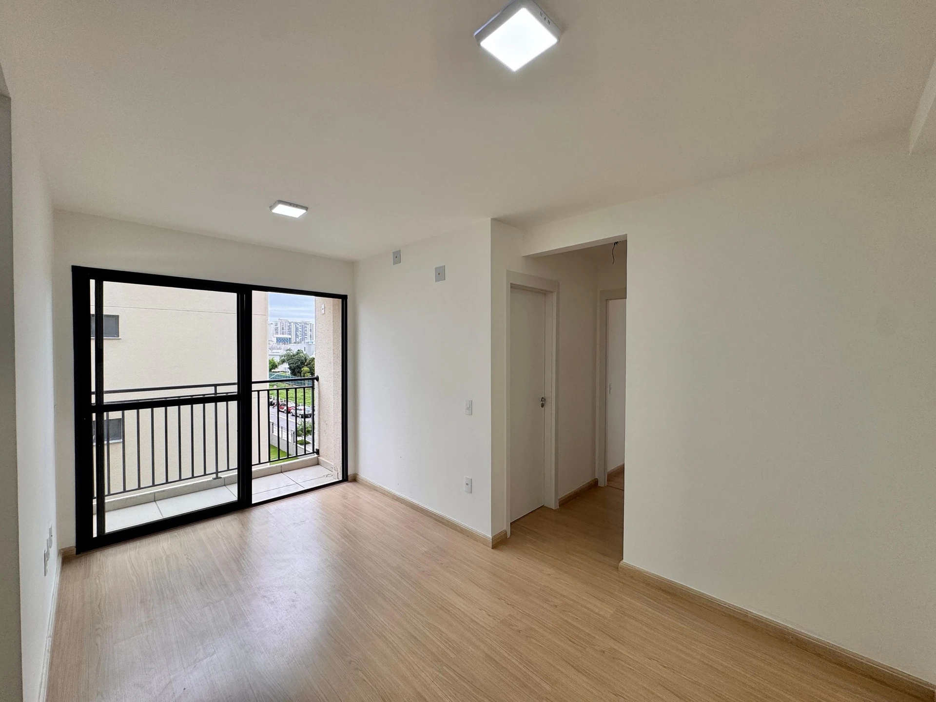 Apartamento sem mobília com 2 quartos e varanda — photo 2