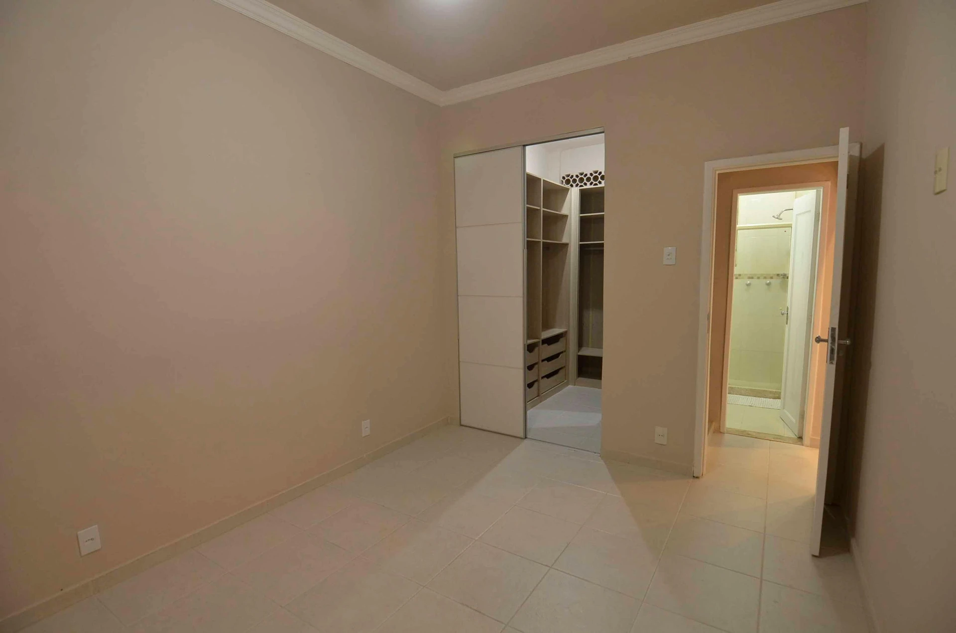 2-bedroom apartment with a walk-in closet in Rio de Janeiro