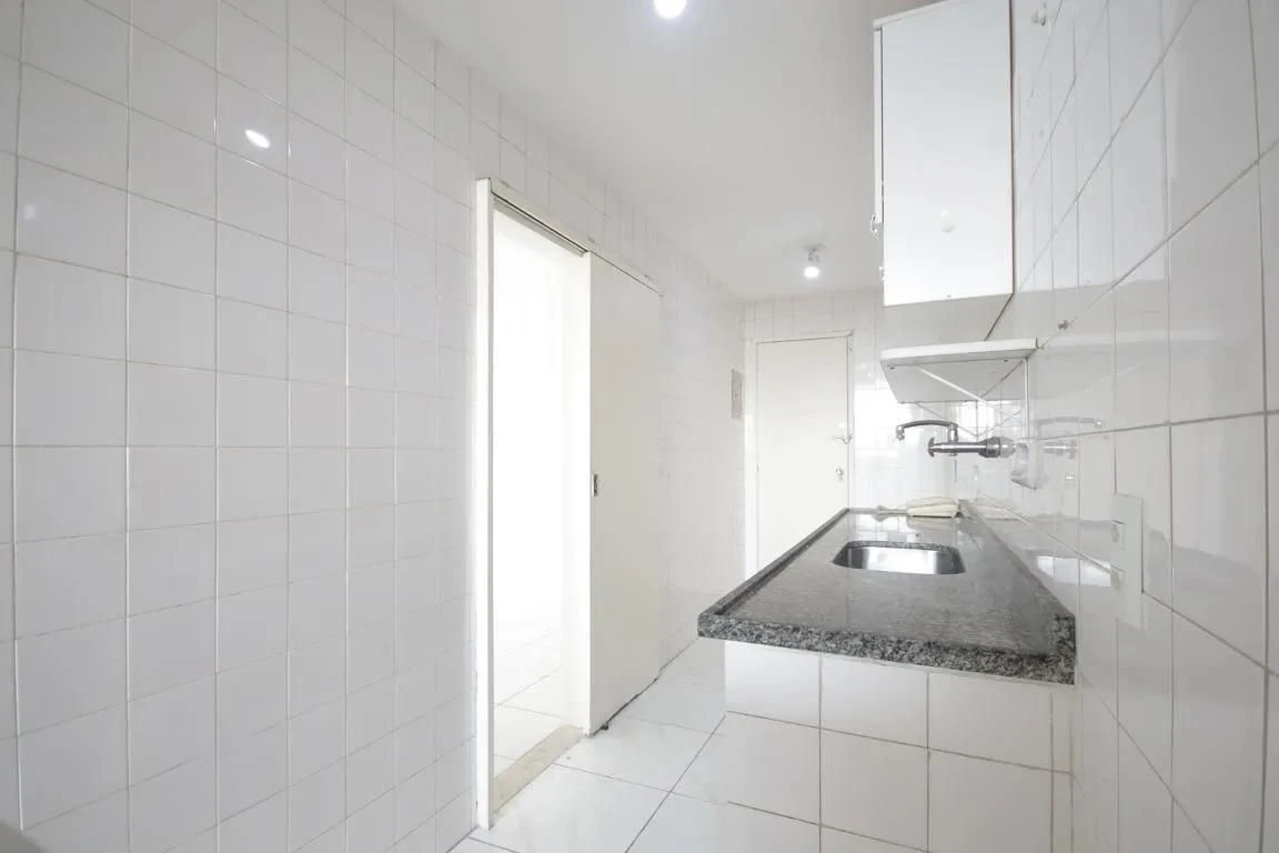 One-bedroom apartment with a park view in Rio de Janeiro — photo 2