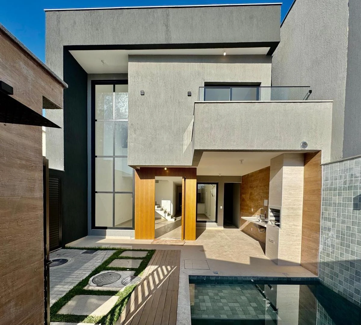 House, 240 m², with a glass-enclosed balcony — photo 14