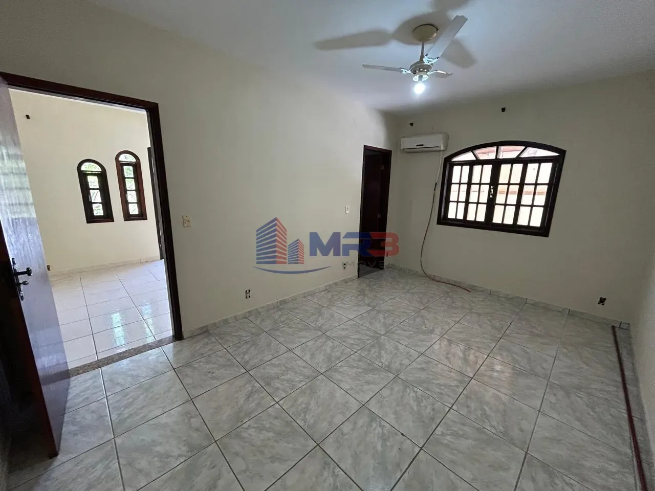 House, 280 m², with a bathtub — photo 10
