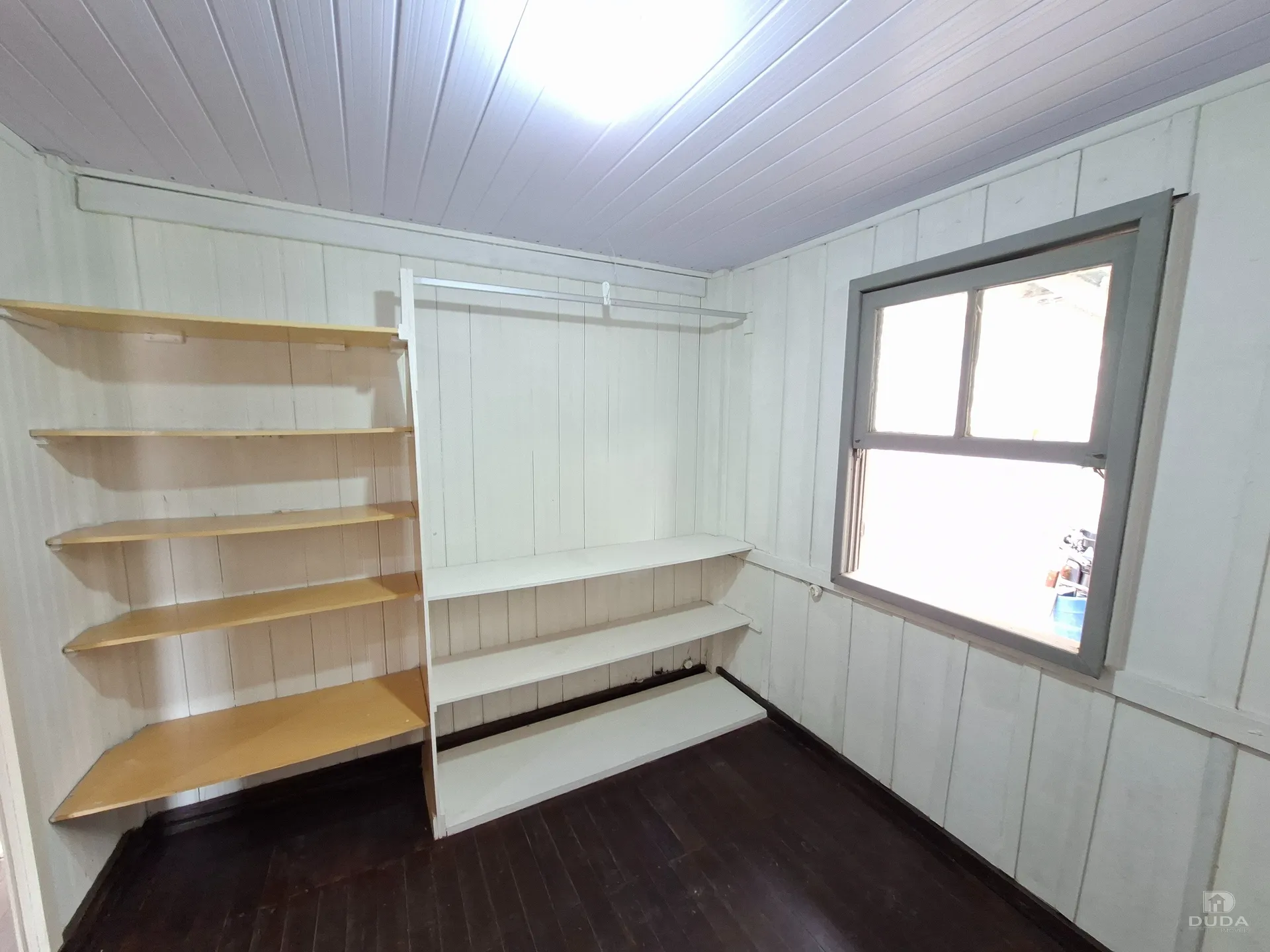 3-bedroom house with a walk-in closet in Florianópolis — photo 9