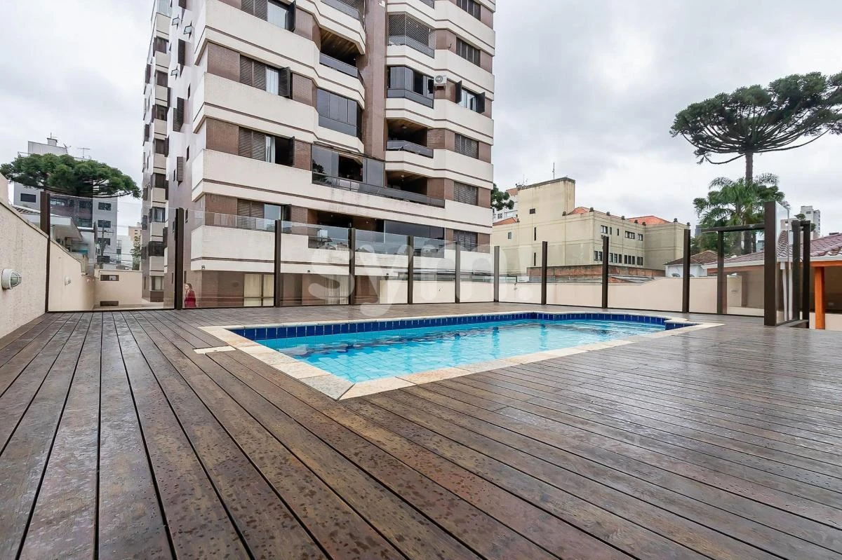 Glass-enclosed balcony in a 3-bedroom apartment, 98 m² — photo 16
