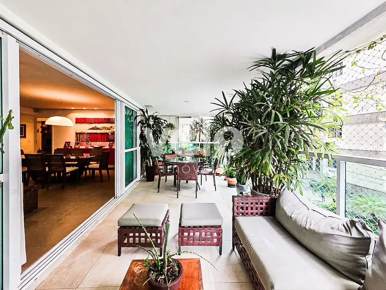 Furnished apartment with 4 bedrooms and 5 bathrooms — photo 19