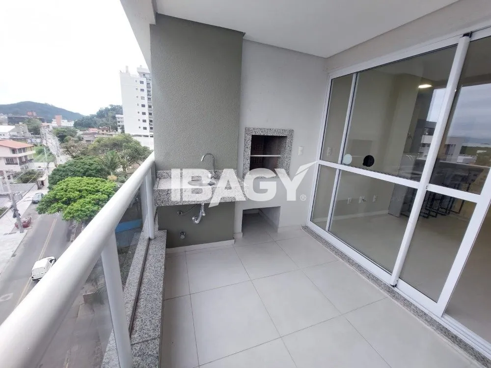 3-bedroom apartment with a grill on the balcony — photo 7