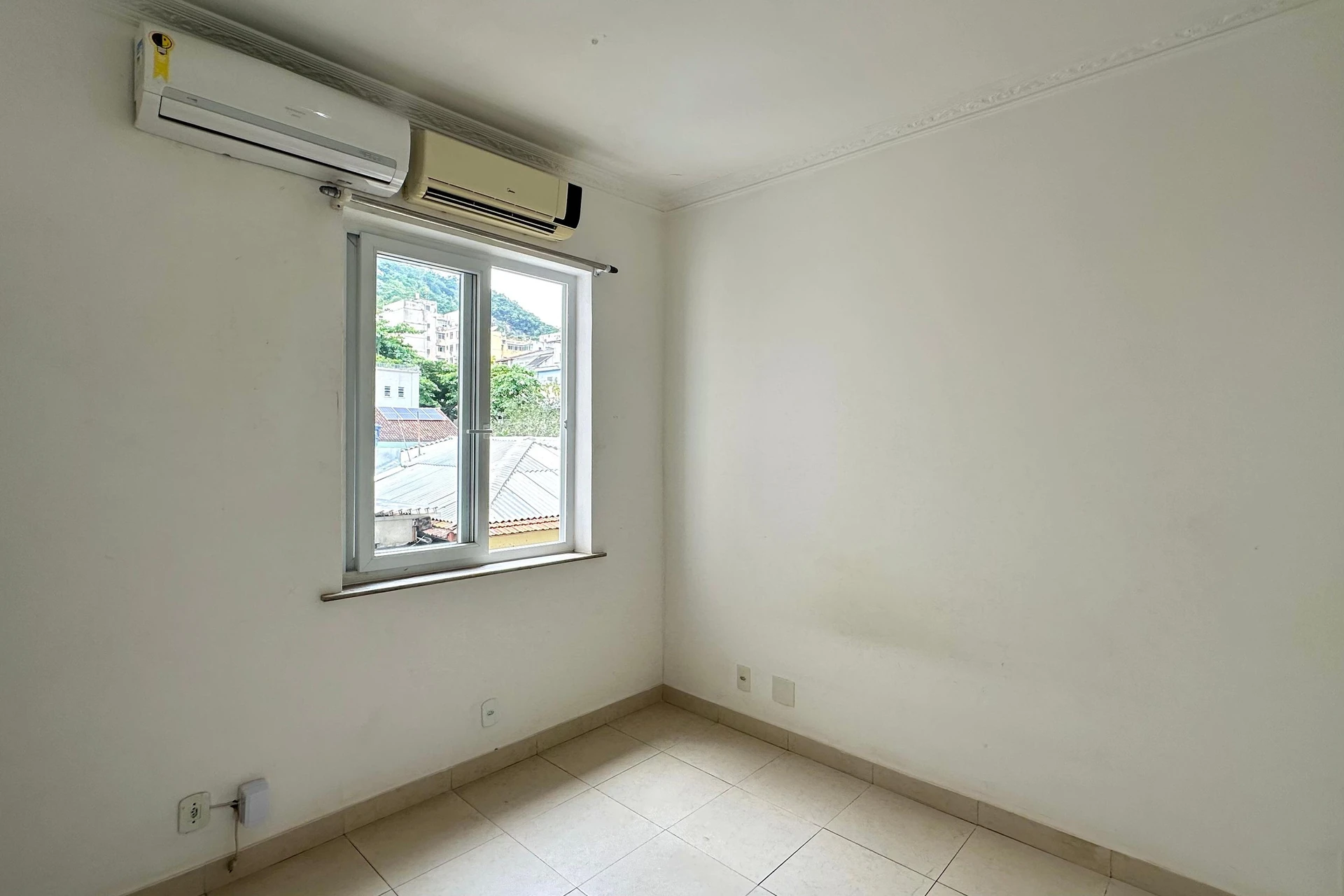 2-bedroom apartment with a mountain view in Rio de Janeiro — photo 17