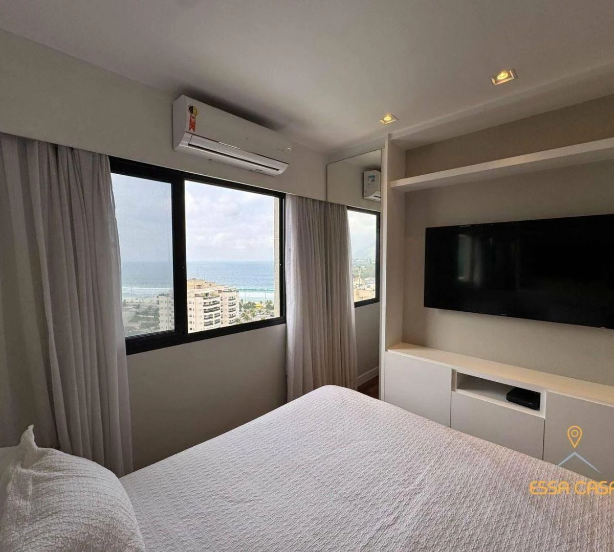 4-bedroom apartment with a water view in Rio de Janeiro — photo 3
