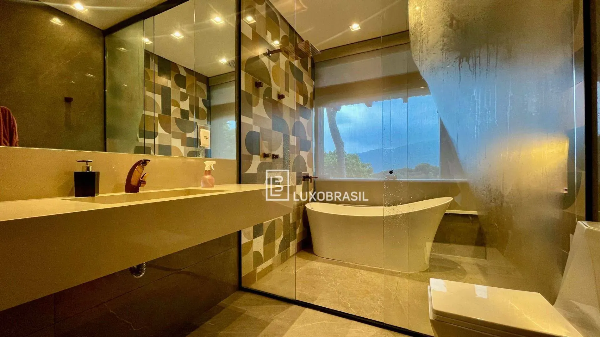 Furnished house with 9 en-suite bedrooms and 12 baths — photo 8