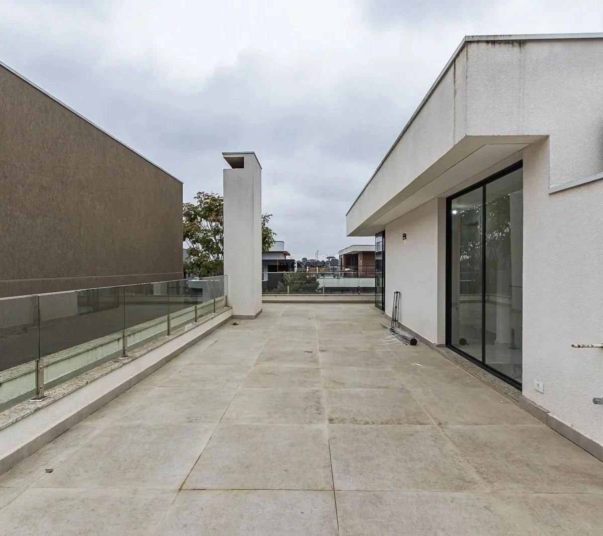 Furnished 356 m² house with 3 bedrooms and open-plan kitchen — photo 16