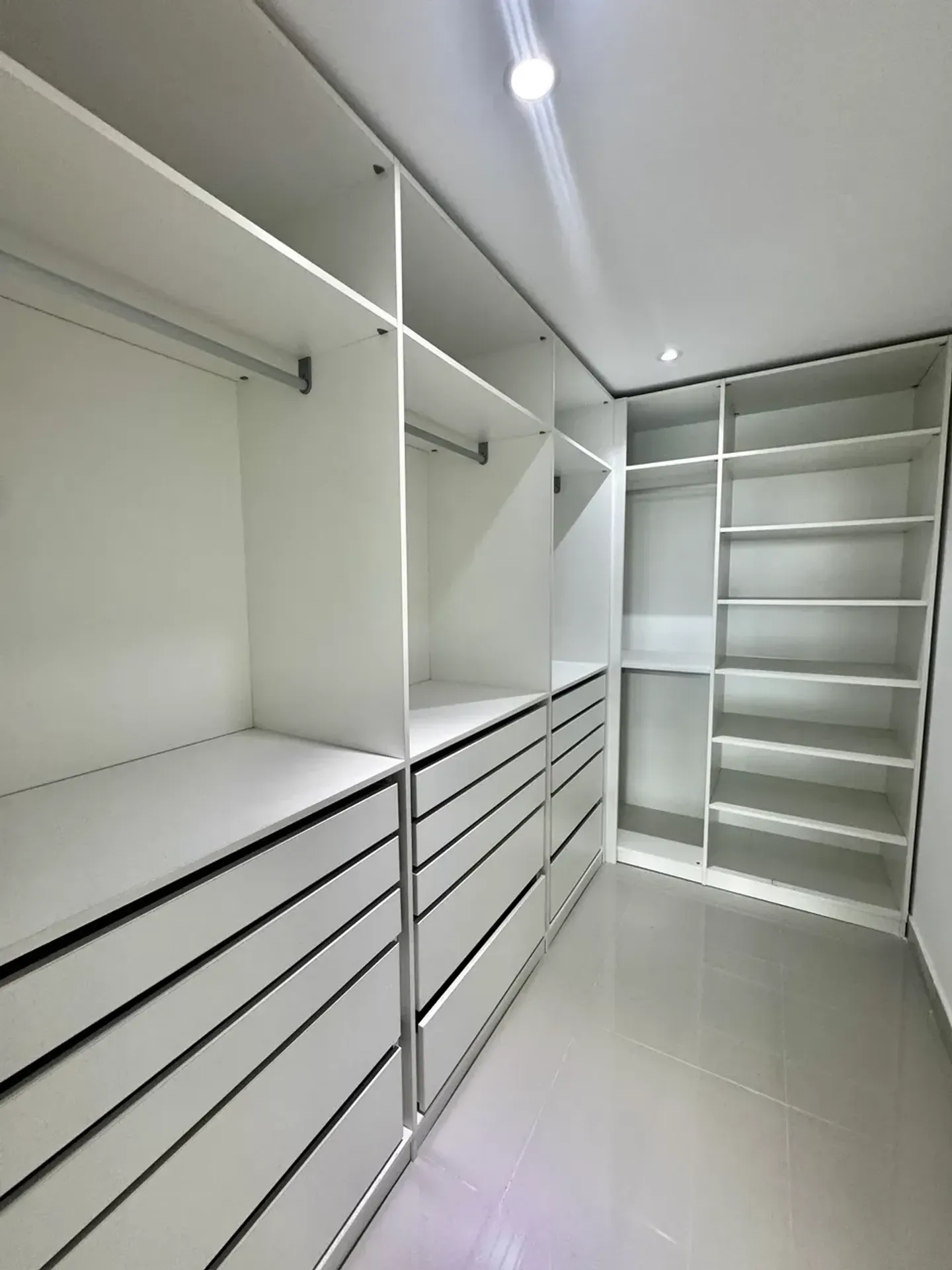 Unfurnished house with 5 bedrooms and 5 bathrooms — photo 21