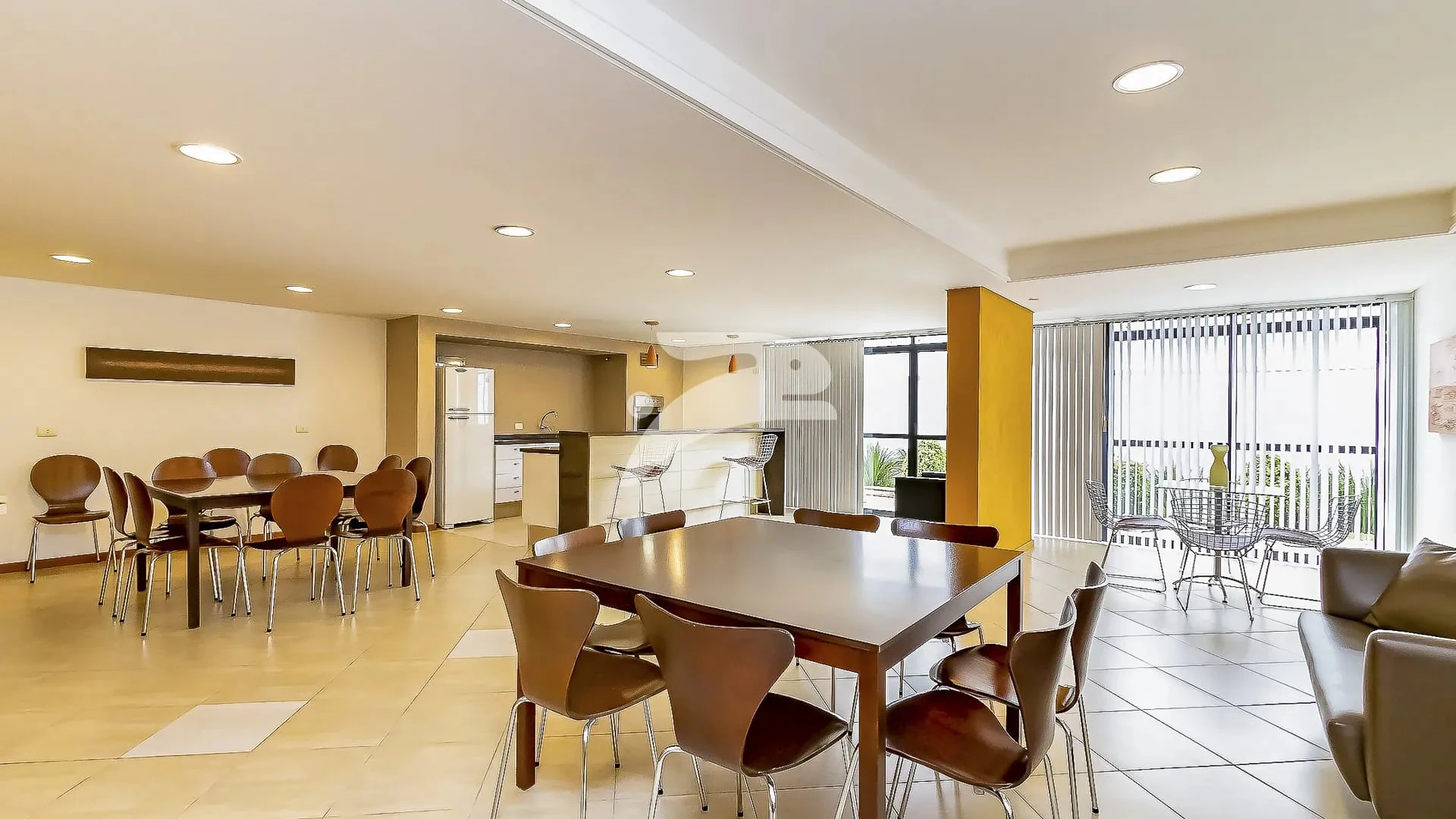 Furnished 1-bedroom apartment with enclosed balcony — photo 20