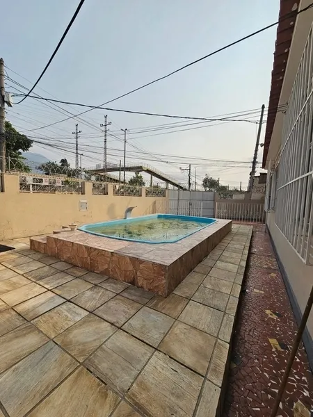 Bañera y 2 dormitorios: casa de 225 m² — photo 3