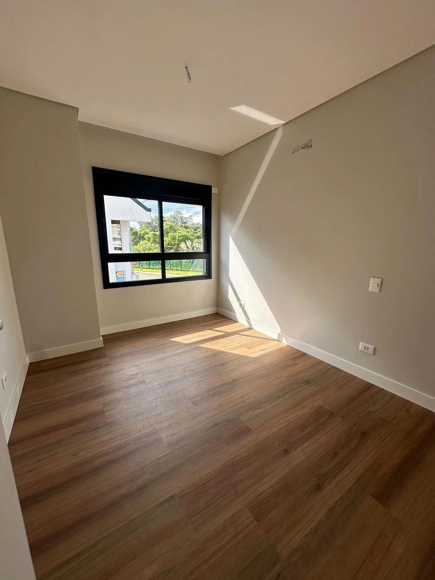 3-bedroom house with floor-to-ceiling windows in Curitiba — photo 9