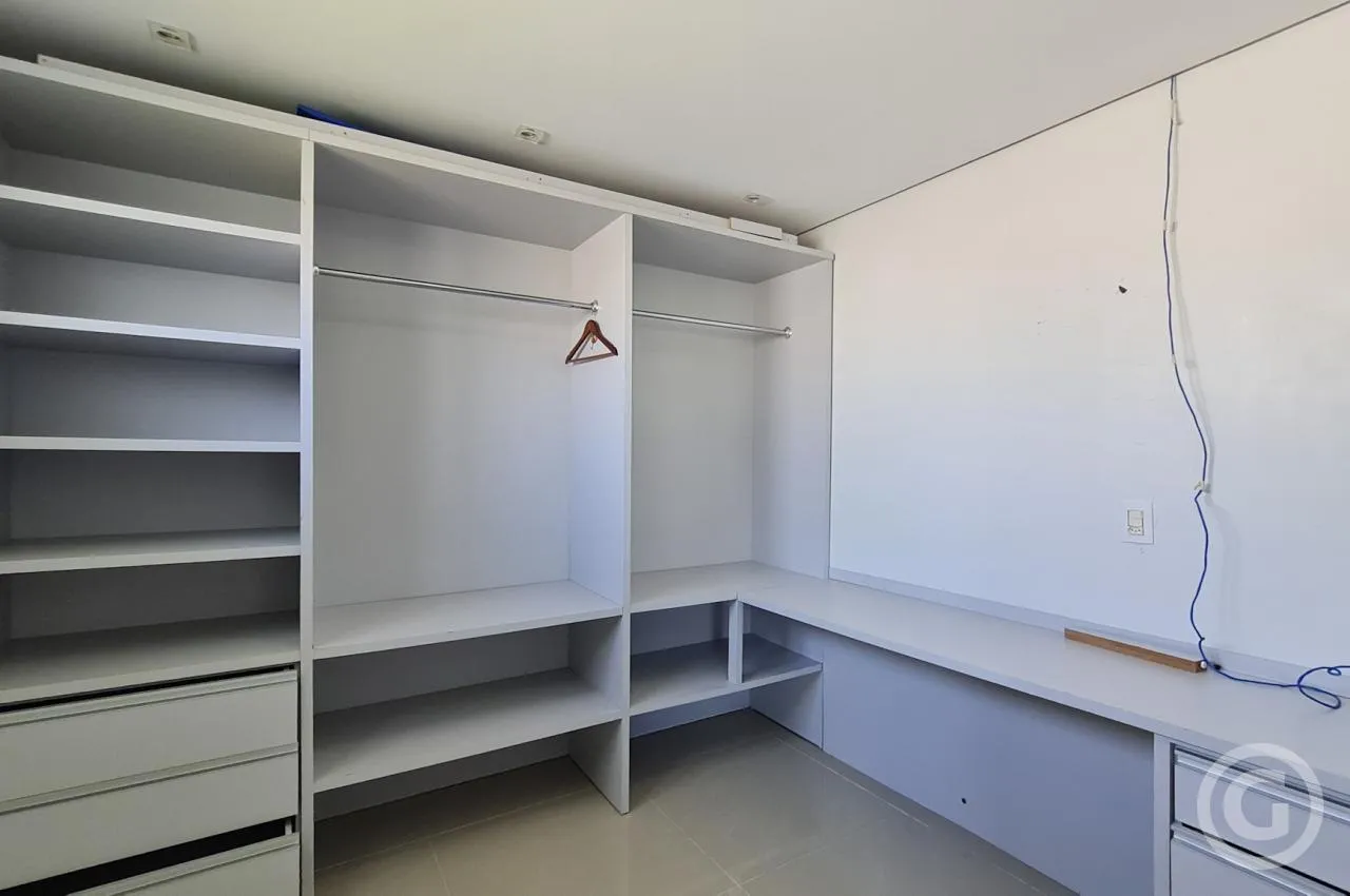 4-bedroom house with a walk-in closet in Florianópolis — photo 12