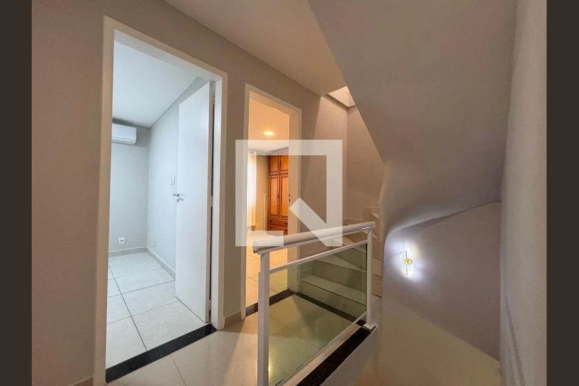 House 280 m² with 4 bedrooms and 3 bathrooms — photo 39