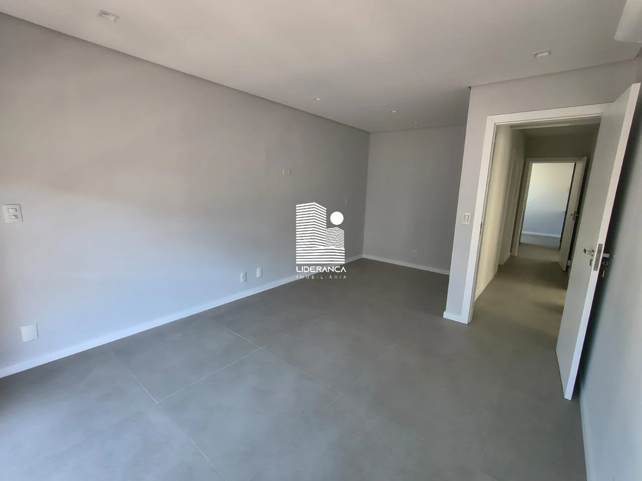 3-bedroom apartment with a home office — photo 25