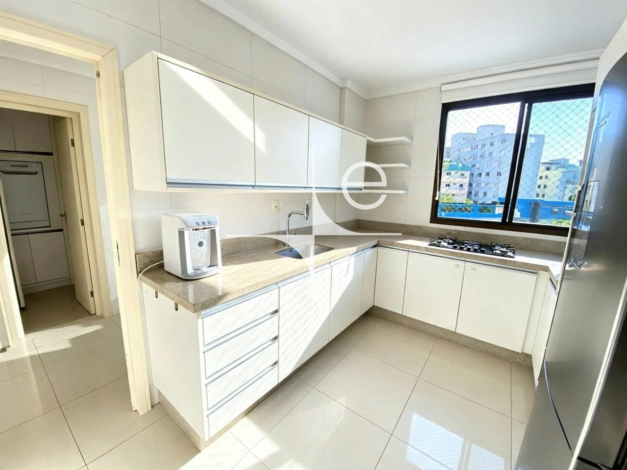 Apartamento de 4 quartos com janelas do piso ao teto, Centro — photo 2