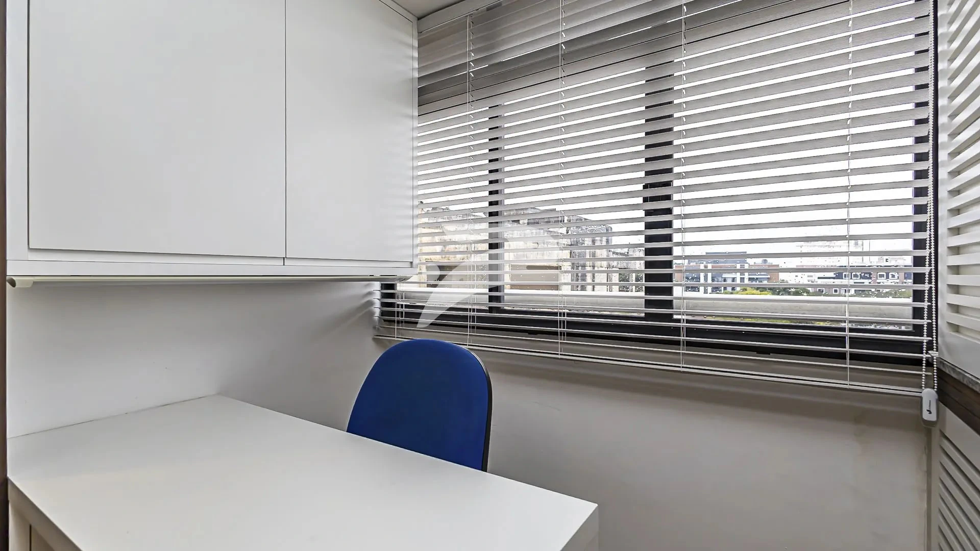 Furnished 1-bedroom apartment with covered parking — photo 8