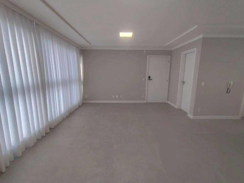 3-suite apartment with open-plan kitchen — photo 4