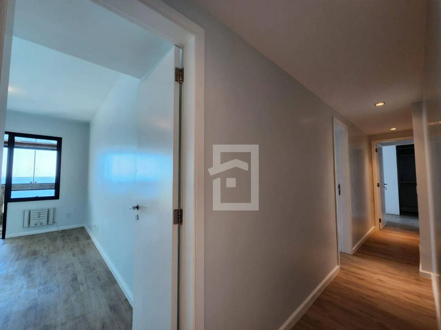 4-bedroom apartment with enclosed balcony and private garden — photo 83